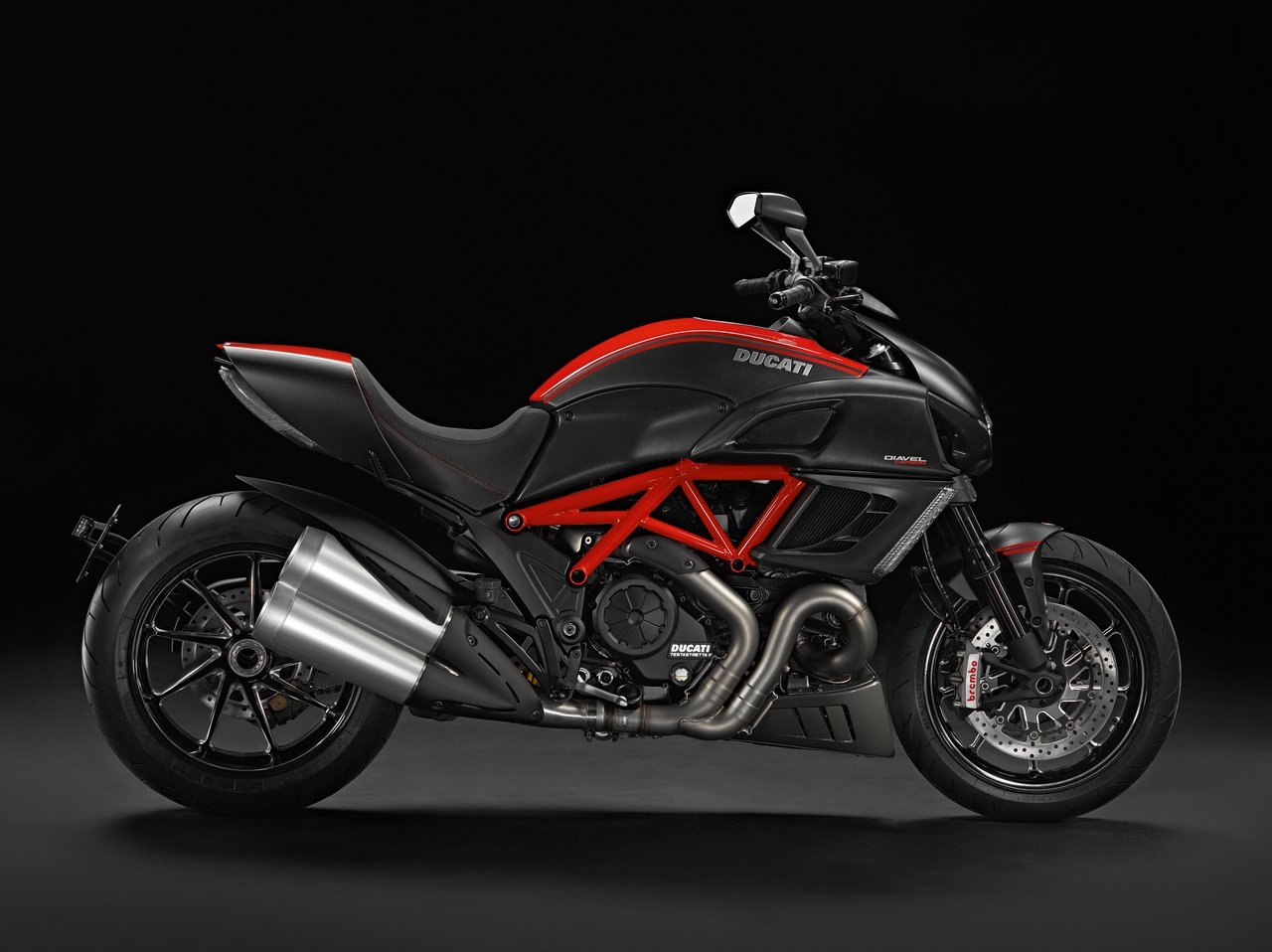 2013款ducati diavel