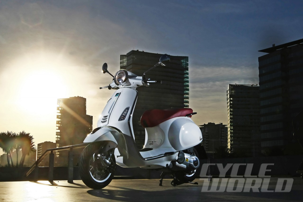 VESPA-PRIMAVERA-STATIC-3-4-FRONT-L-2