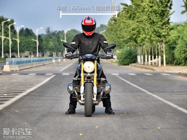 BMW R nineT Test Riding