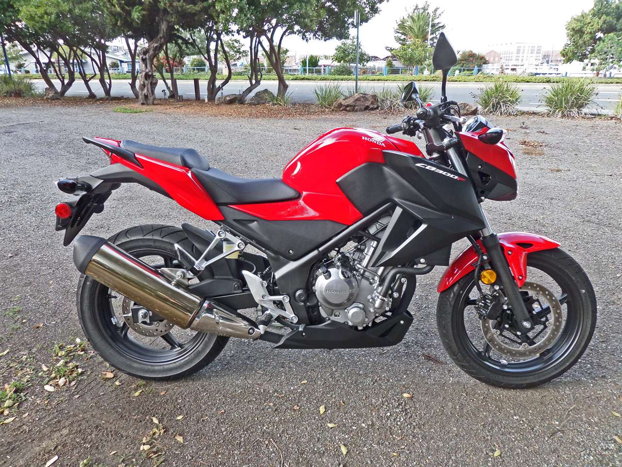 2015款cbr300r的街车版cb300f