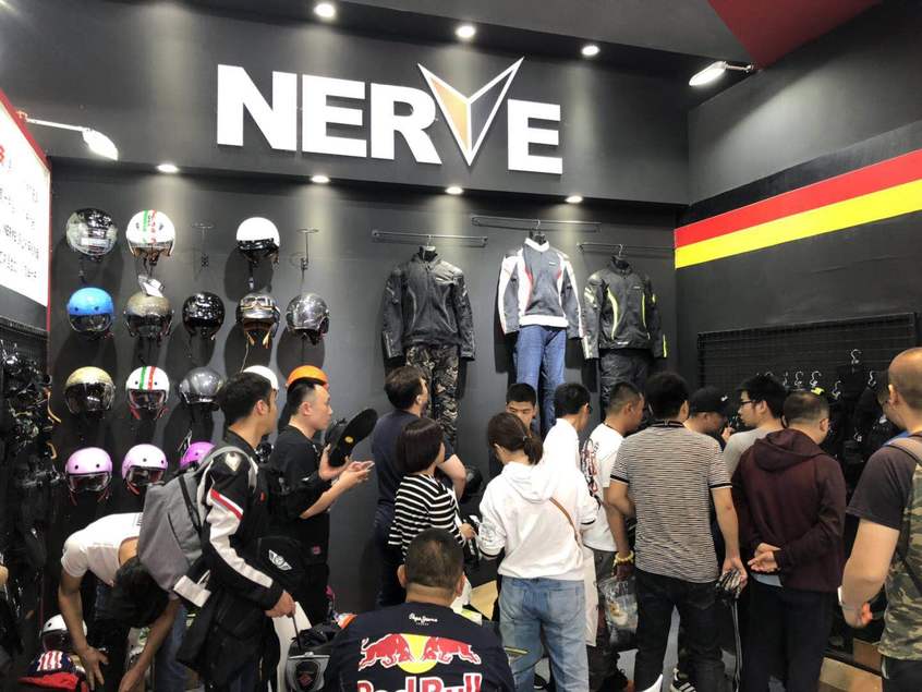展会资讯   编辑点评: 在本届北京国际摩托车展上,nerve装备品牌诚意