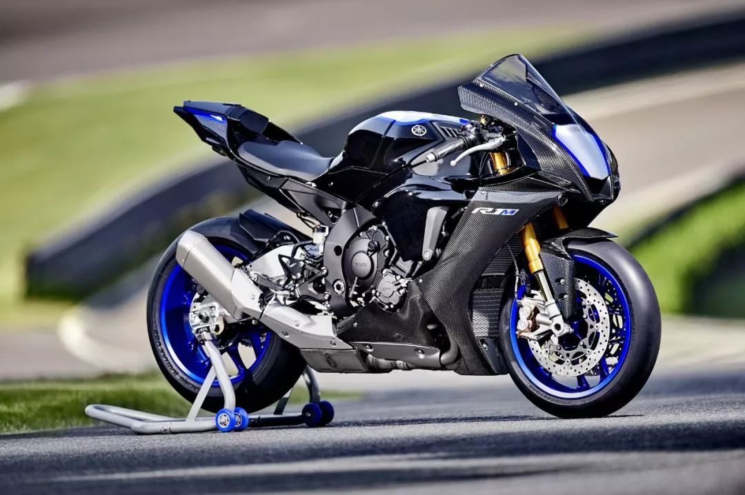 yamaha发布经过中期改进的2020yzfr1r1m