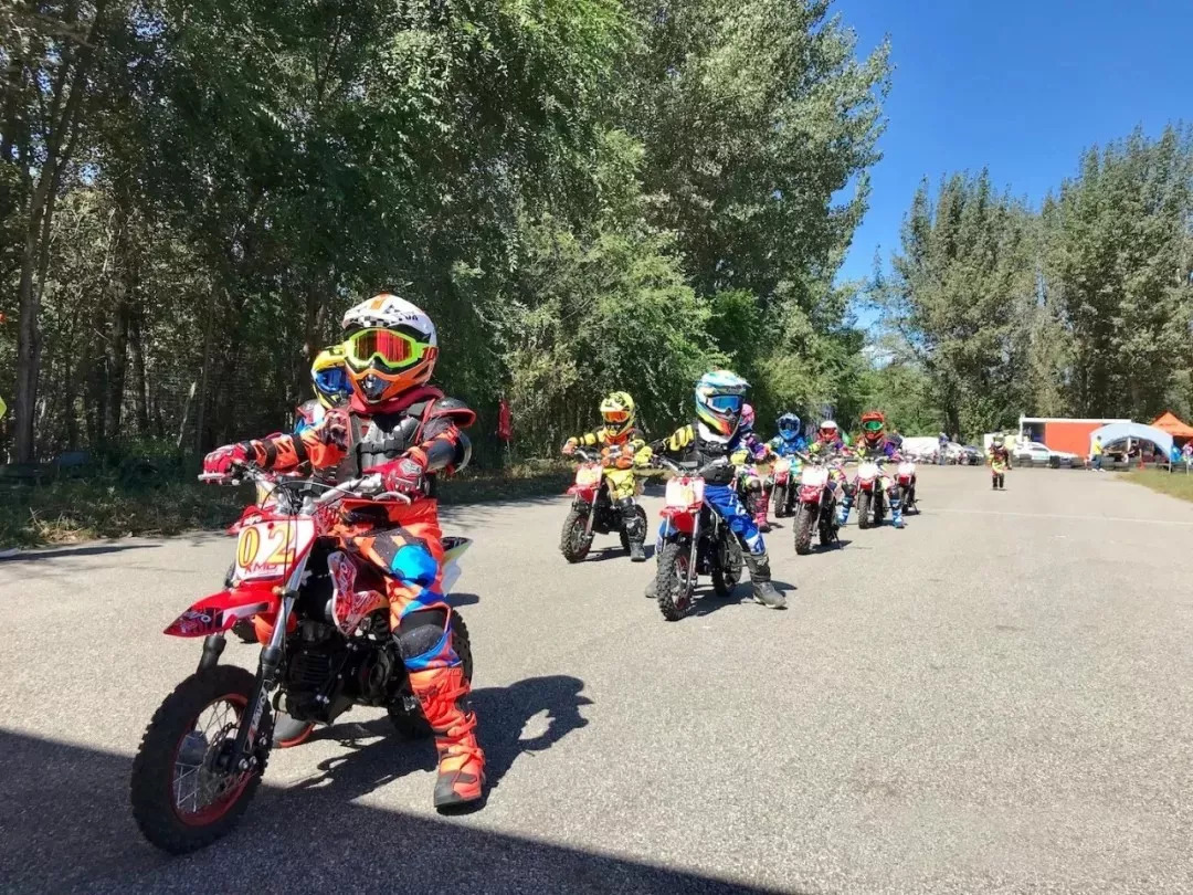 摩托赛事 儿童摩托车锦标赛  不同于成人的越野摩托车比赛,国内儿童组