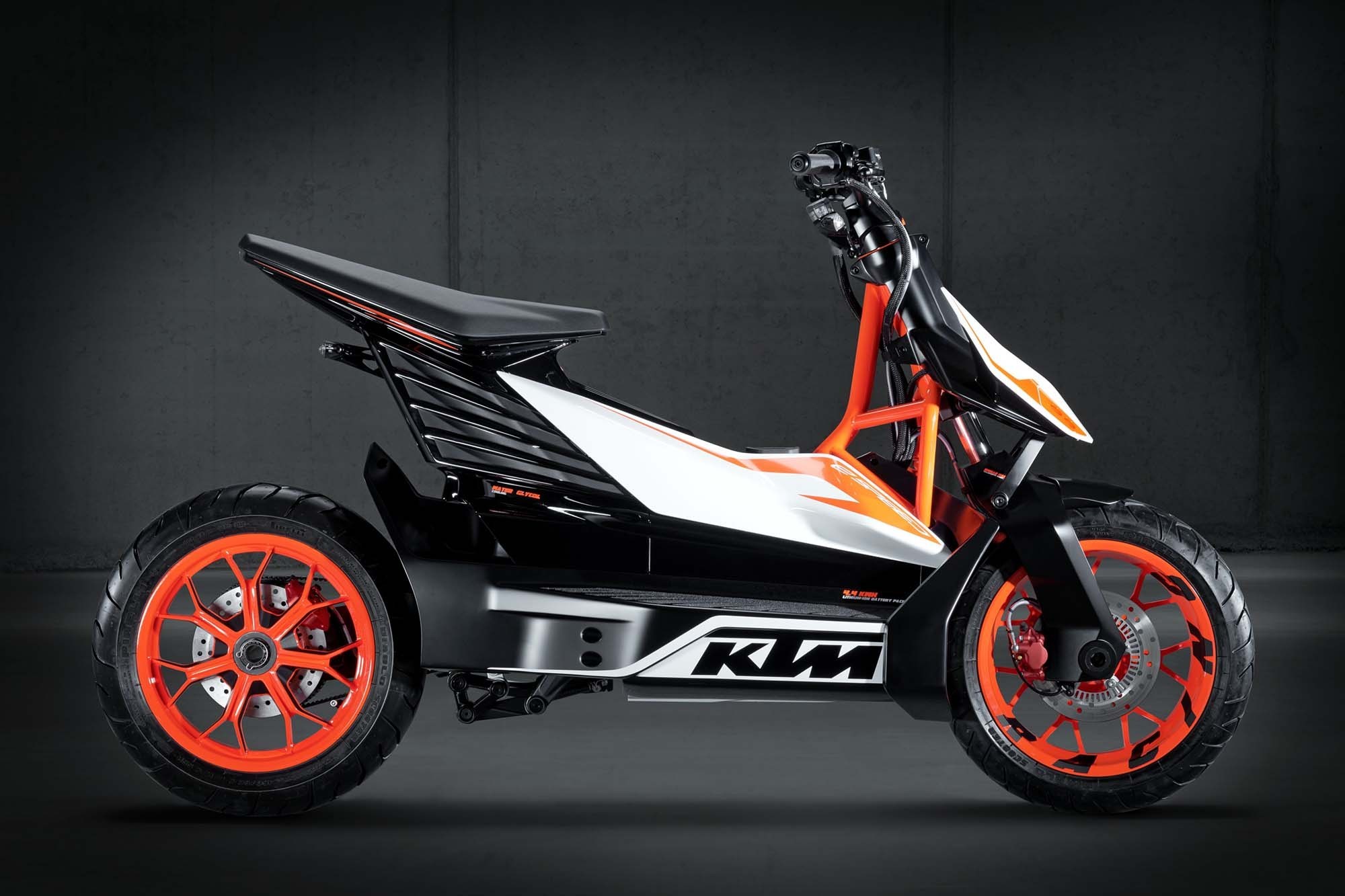 ktm e-speed电动踏板 单摇臂皮带传动 2022年开始量产