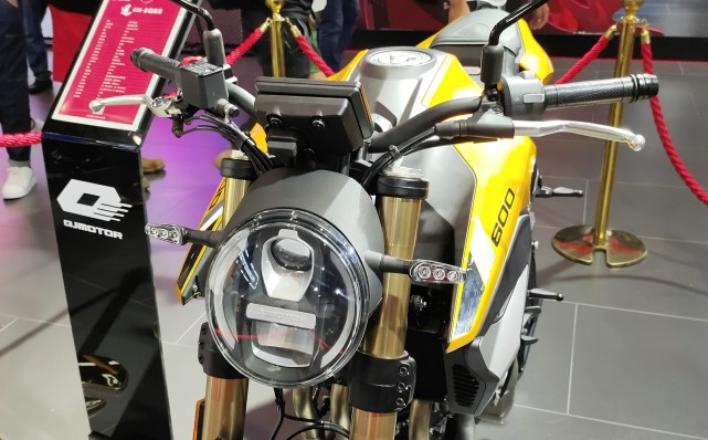 qjmotor追350/追600 圆灯版即将上市_新车新品_资讯中心_全球摩托车网