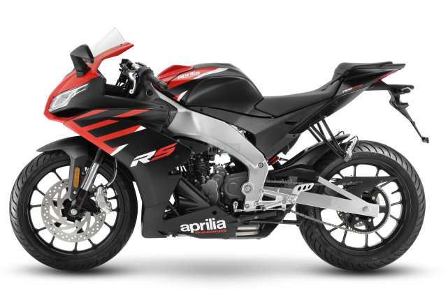 新款tuono 125的颜色有aprilia black,lightning white和arrow grey.